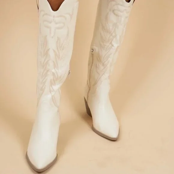 👢🔥 Oasis White Heeled Western Boots | Cowgirl Chic | Statement Fall/winter Boots - Picture 2 of 5
